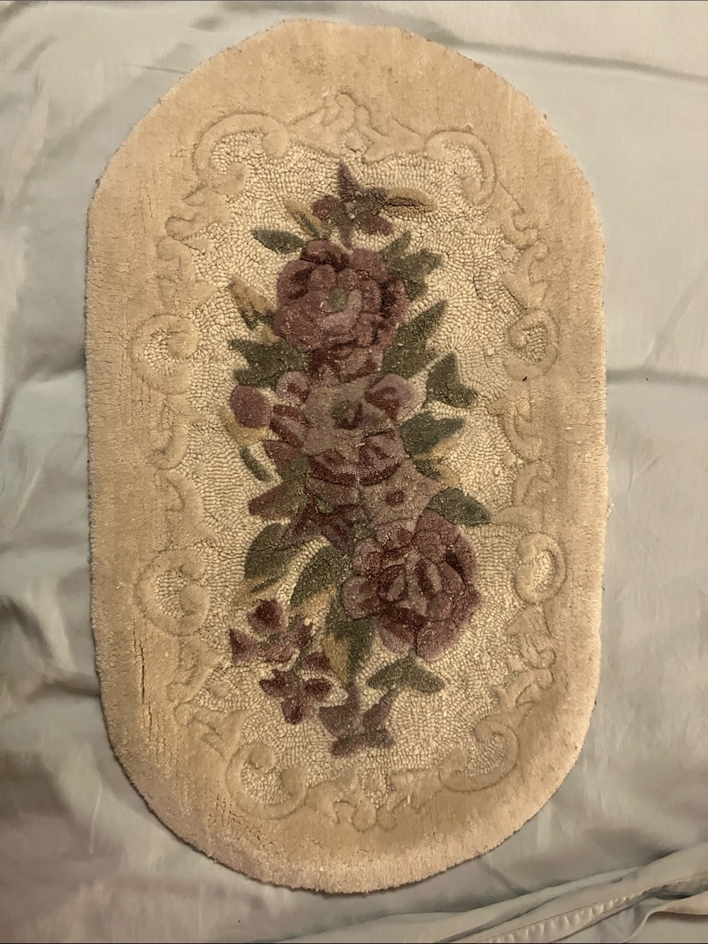 Vintage shabby chic, oval floral 29 x 16” bathmat rug